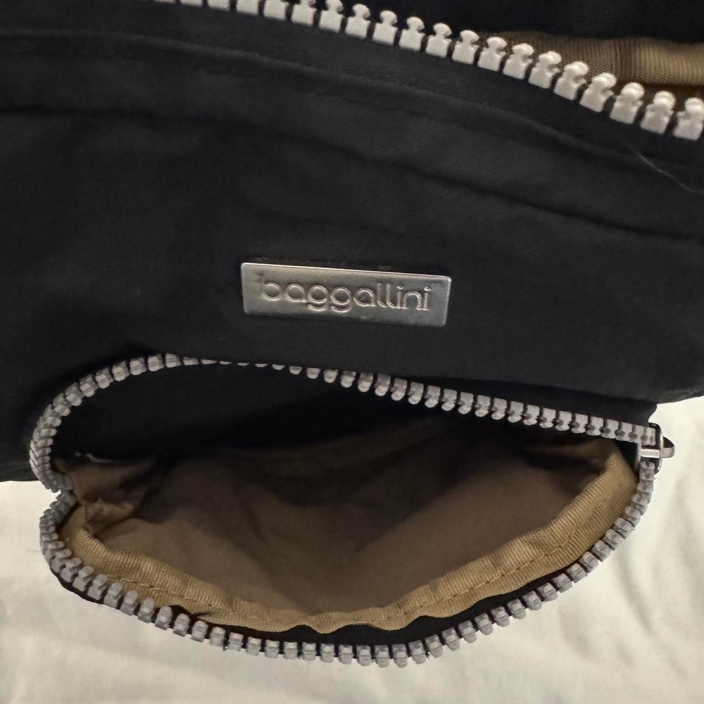 Baggallini Black Nylon Crossbody Bag Travel Purse with RFID Card Slots Pocket - Picture 4 of 4